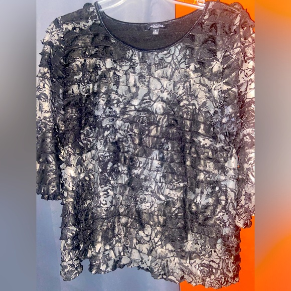 Floral Ruffle blouse - Picture 3 of 4